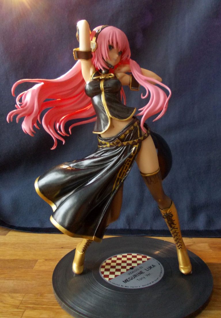 Read more about the article Megurine Luka figure repaint