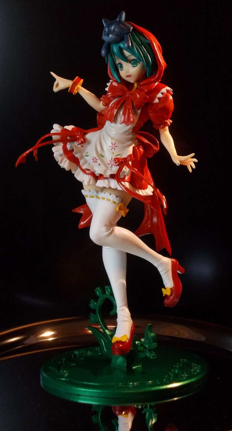 Read more about the article Wolf Girl Miku repaint
